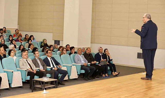 Prof. Dr. İsmail Hakkı Aydın, ERÜ öğrencileri ile buluştu