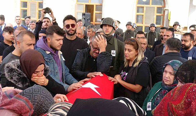 Şehide yürek yakan veda: Ailesi tabutuna sarılıp gözyaşı döktü