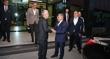Sivas Valisi'nden Memduh Büyükkılıç'a ziyaret