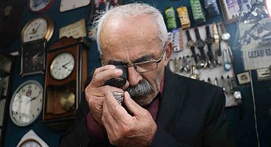 Sivaslı saatçi yarım asırdır zamana ayar veriyor