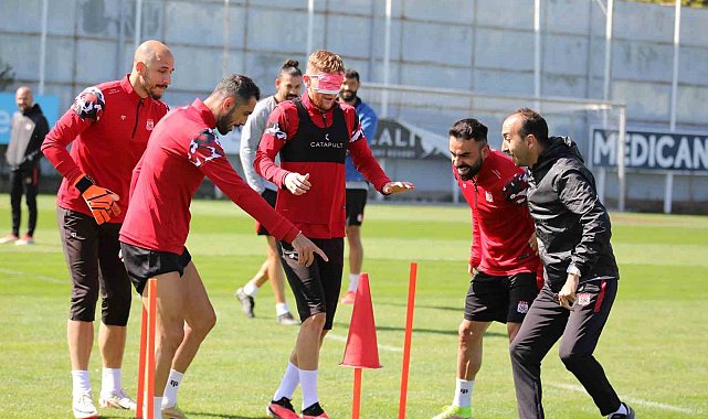 Sivasspor'da futbolculara gözü kapalı antrenman