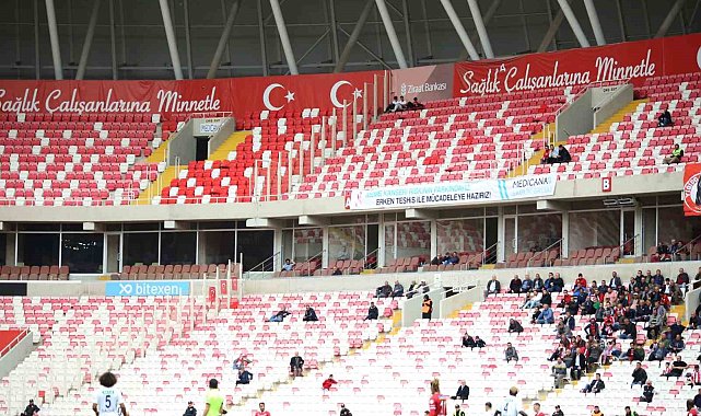 Sivassporlu taraftarlar Kasımpaşa maçına ilgi göstermedi