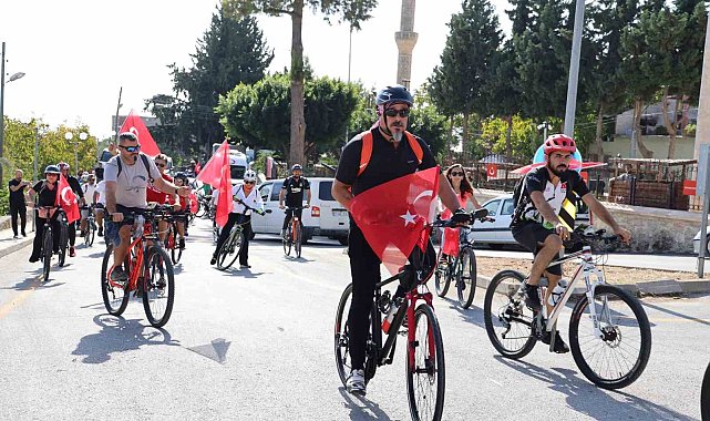Toroslar'da 100. yılda 100 öğretmen ile 29 kilometrelik bisiklet turu