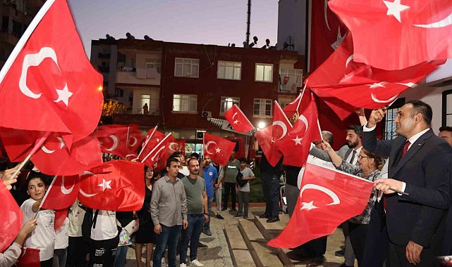 Toroslar'da gençler Cumhuriyet Bayramını coşkuyla kutladı