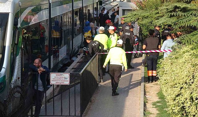Tramvayın önüne düşen kadın hayatını kaybetti