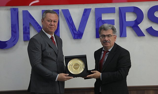 Türk akademisyenler Özbek öğrencilere ders verdi
