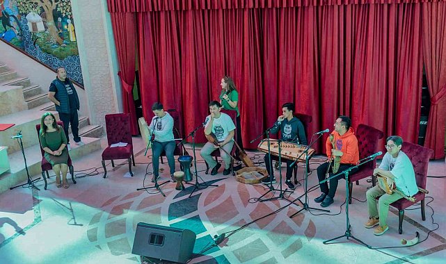 Türk dünyasının sesi Turan Ethno-Folk Müzik Grubu sevenleriyle TÜDAM'da buluştu
