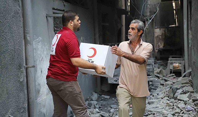 Türk Kızılay Gazze'deki ekibiyle sivillere yardım ediyor