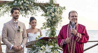 Ünlü sanatçı Melek Mosso Mersin'de dünya evine girdi