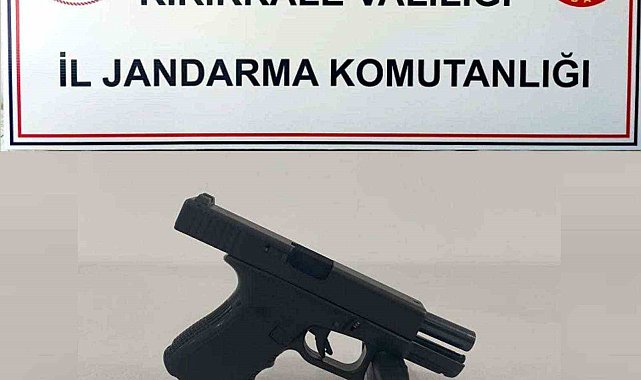 Üzerinde bulundurduğu ruhsatsız tabancayı jandarmaya yakalattı