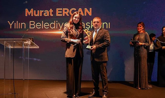 Yılın belediye başkanı ödülü Sincan Belediye Başkanı Murat Ercan'a