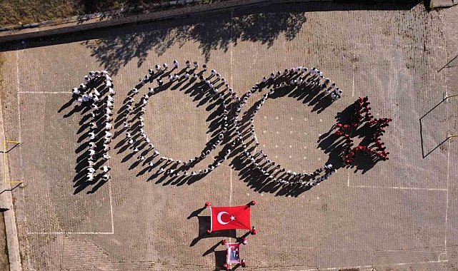 Yozgat'ta öğrencilerden 100. yıl koreografisi