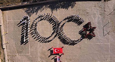 Yozgat'ta öğrencilerden 100. yıl koreografisi