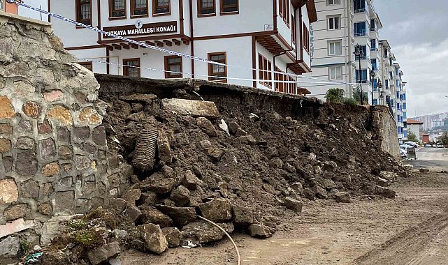 Yozgat'ta şiddetli yağış nedeniyle istinat duvarı çöktü