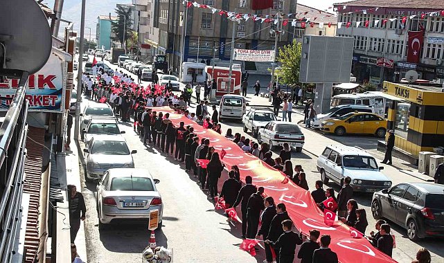 Yunak'ta Cumhuriyet'in 100. yılı coşkuyla kutlandı