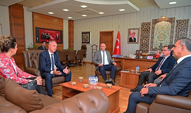 Zenica Üniversitesi Rektörü Durakovic ÇAKÜ çalışmaları hakkında bilgi aldı