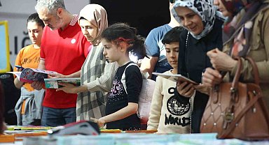 13. Antalya Kitap Fuarı'na yoğun ilgi