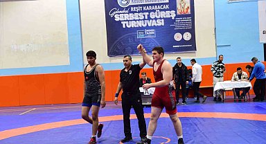 2. Geleneksel Reşit Karabacak Güreş Turnuvası'nda nefes kesen mücadele
