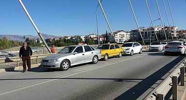 3 otomobilin karıştığı zincirleme kaza: 1 yaralı