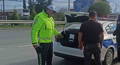 'Dur' ihtarına uymayan sürücü polisten kaçamadı