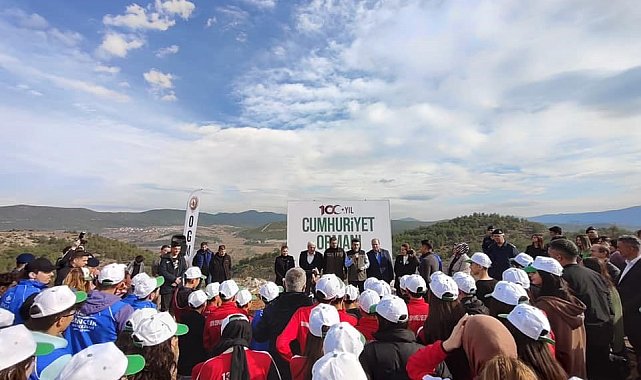'Geleceğe nefes, Cumhuriyet'e nefes' diyerek milyonlarca fidanı toprakla buluşturdular