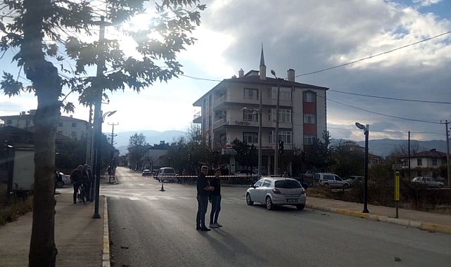 'Tapulu arazimiz' deyip yolu trafiğe kapattı