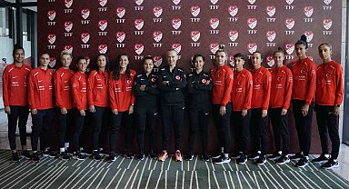 A Milli Kadın Futbol Takımı, basın mensupları ile buluştu