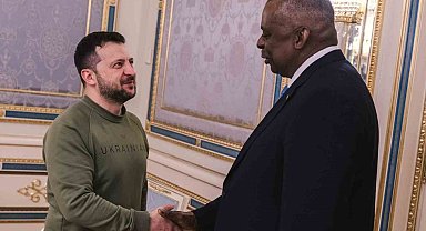 ABD Savunma Bakanı Austin'den Kiev'e sürpriz ziyaret