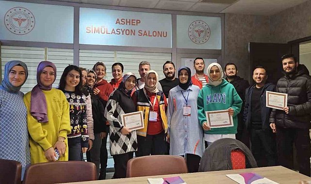 Acil sağlık çalışanlarına doğum vakalarına müdahale eğitimi