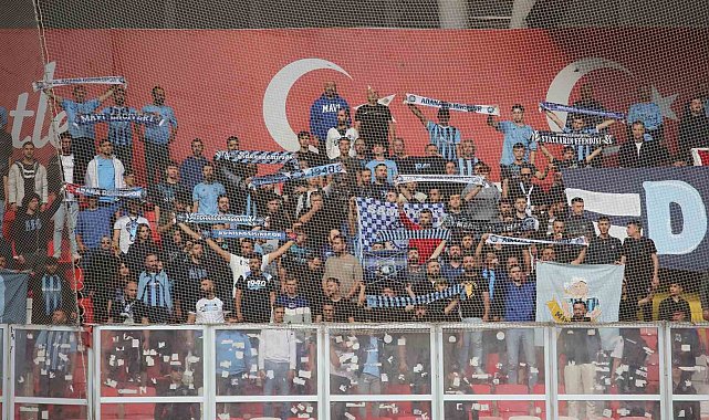 Adana Demirsporlu taraftarlar, takımını yalnız bırakmadı