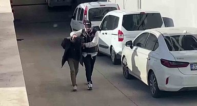 Adana'da sokakta uyuşturucu satan 3 kişi tutuklandı