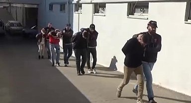 Adana'da torbacı operasyonunda yakalanan 10 kişi tutuklandı