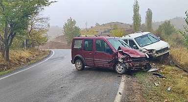 Adıyaman'da iki hafif ticari araç çarpıştı: 9 yaralı