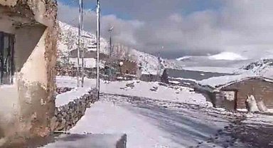Ağrı'da bazı köyler beyaza büründü