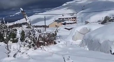 Ağrı'da köyler kar altında
