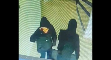 Aile görünümlü hırsızlar kamerada...Pazara gittiler eve geldiklerinde mal varlıklarından oldular