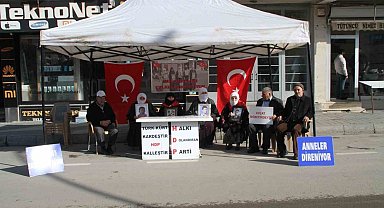 Ailelerin HDP önündeki kararlı bekleyişi devam ediyor