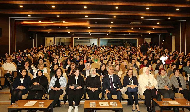 Akademisyen Anne, Dünya Çocuk Hakları etkinliğinde Sivaslılarla buluştu