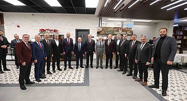 Akar ve Büyükkılıç'tan ilçe belediye başkanları ile istişare toplantısı