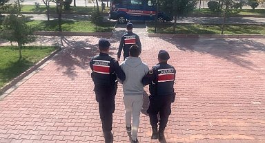 Aksaray'da 13 yıl hapsi olan hırsızlık şüphelisi JASAT ekiplerince yakalandı