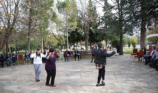 Aktif Yaş Alma Merkezi'nde Öğretmenler Gününe özel kutlama