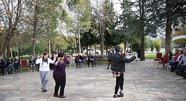 Aktif Yaş Alma Merkezi'nde Öğretmenler Gününe özel kutlama
