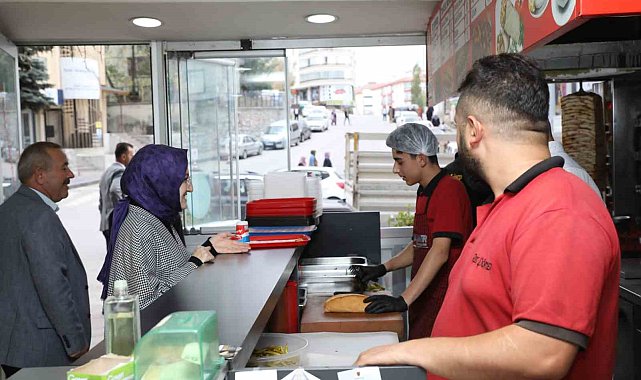Akyurt Belediye Başkanı Hilal Ayık ilçe esnafını ziyaret etti