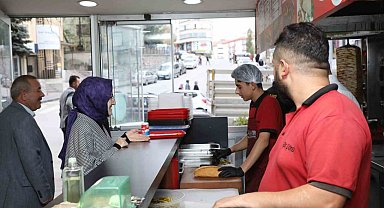 Akyurt Belediye Başkanı Hilal Ayık ilçe esnafını ziyaret etti