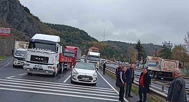 Alaplı - Kdz Ereğli karayolu heyelan nedeniyle trafiğe kapandı