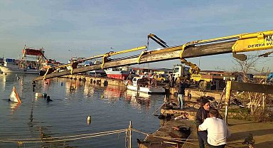 Alaplı'da batan tekneler karaya çıkarıldı