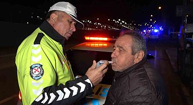Alkollü yakalanmamak için şoför koltuğuna arkadaşını geçirdi, cezadan kaçamadı