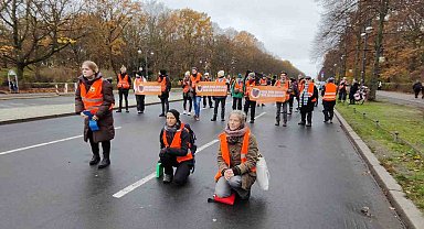 Almanya'da iklim aktivistlerinden oturma eylemi