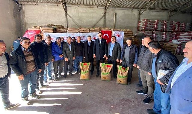 Altıntaş'ta 532 üreticiye yüzde 50 hibeli 98 ton 550 kilo buğday tohumu dağıtıldı