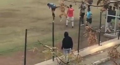 Amatör maçta futbolcudan hakemlere saldırı